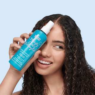 Spray pentru hidratare profunda si definirea buclelor, Thirsty Curls Detangler, Umberto Giannini, 250 ml