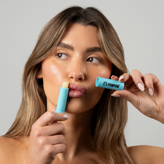 Balsam stick pentru buze, cu aroma de cocos si pawpaw, ulei de ricin si aloe vera, Dr.PAWPAW, 4 g
