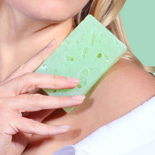 Spuma de sapun Esponjabon cu Aloe Vera, pentru hidratare si cu proprietati antiinflamatorii, burete in interior si sapun in exterior, multifunctional 120 g