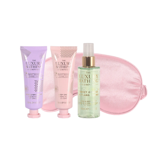 Set cadou Nourishing Delights, Sweet Orange & Ylang Ylang, 100 ml Gel de dus, 50 ml Crema pentru maini si unghii, 50 ml Crema corp & Masca de dormit Luxury pentru ochi, The Luxury Bathing Company Tuju -