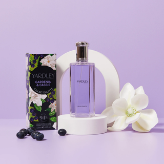 Apa de toaleta cu note de gardenie si coacaze negre, Gardenia & Cassis, Yardley, 125 ml Tuju -
