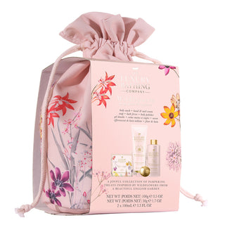 Set Cadou Weekend Essentials, Wildflowers, Peony, Peach & Raspberry, Gel de Dus, Crema Maini si Unghii, Sapun, Bila de Baie, Burete Exfoliant Corp, Saculet Printat Reutilizabil, The Luxury Bathing Company, 5 articole