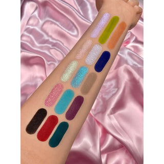 Paleta de farduri pentru pleoape, cu pigmenti presati, Cat Girl Chronicles, Manga Collection, Rude Cosmetics, 15 nuanțe