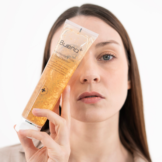 Gel de curatare subacidic cu petale de trandafir, pentru controlul sebumului, Pure Moonlight Rose Floral Cleanser, Bueno, 150 ml