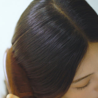 Sampon echilibrant pentru cresterea si fortifierea parului, cu Xanthohumol, Bueno, 500 ml