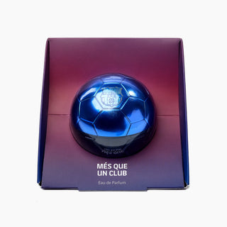 Apa de parfum pentru barbati FC Barcelona in forma de minge de fotbal albastra pe fundal alb