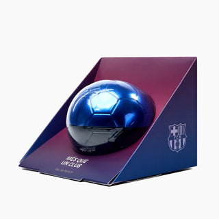Apa de parfum pentru barbati FC Barcelona in forma de minge de fotbal albastra pe fundal alb