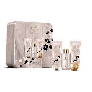 Set Relax & Unwind, 1 x 50 ml Crema pentru maini & unghii, 1 x 50 ml Crema de corp, 1 x 50 ml Gel de dus, 1 x 25 g Bila de baie, 1 x Cutie de metal reutilizabila, Cashmere, Musk & Amber, The Luxury Bathing Company