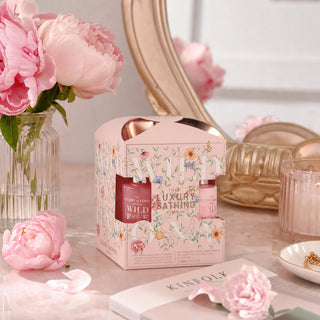 Set Glamorous Glow, 1 x 100 ml Gel de dus, 1 x 100 ml Lotiune de corp, 1 x Burete de baie, Peony, Peach & Raspberry, The Luxury Bathing Company