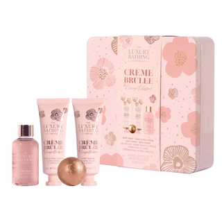 Set cadou Relax & Unwind, Crème Brûlée & Orange Blossom, 50 ml Crema pentru maini si unghii, 50 ml Crema corp, 50 ml Gel de dus, 25 g Bila de baie & Cutie de metal reutilizabila cu capac, The Luxury Bathing Company